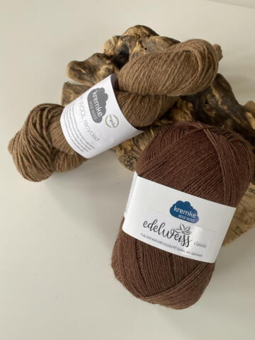 Edelweiss - 412 Chokoladebrun
Reborn Wool - 15 Sand